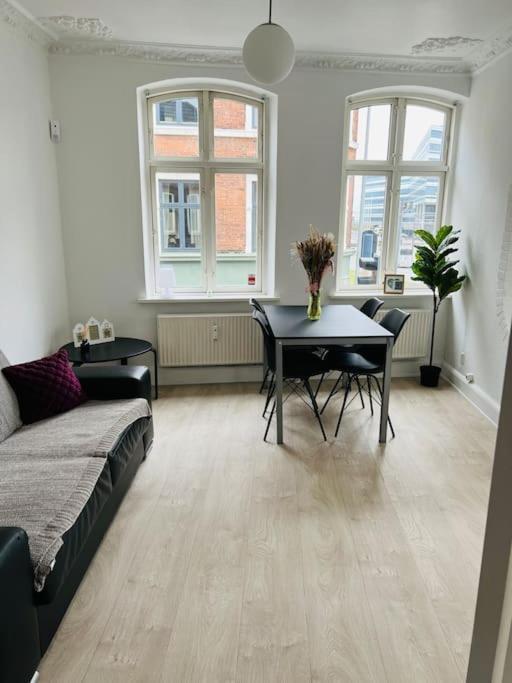 Lovely 1-Bedroom Condo In Aarhus C מראה חיצוני תמונה
