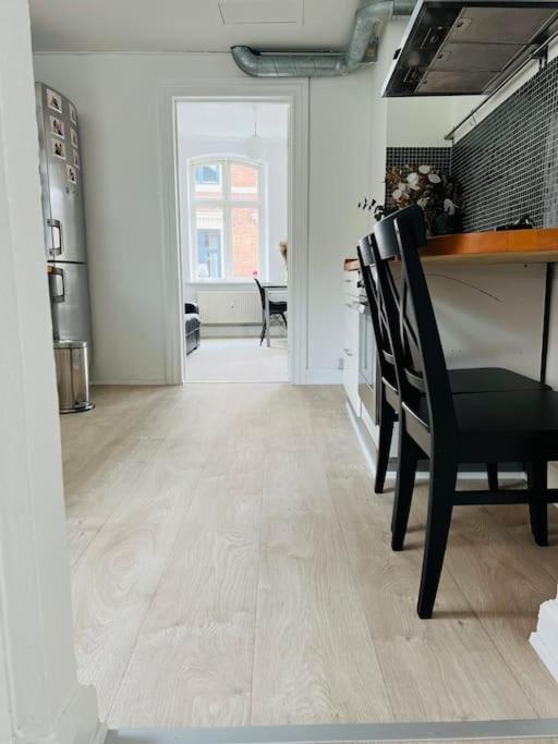 Lovely 1-Bedroom Condo In Aarhus C מראה חיצוני תמונה
